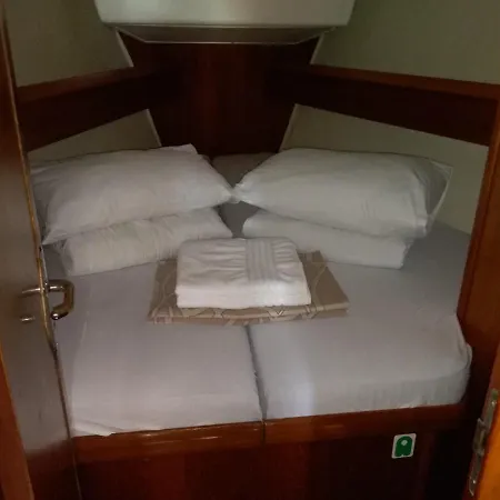 Boat Sun Odyssey 43 - Makarska Ii 船上ホテル *
