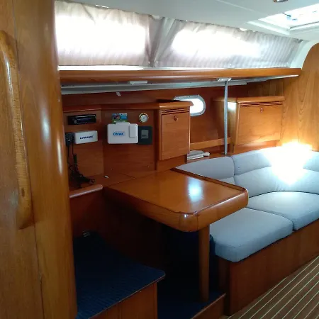 Boat Sun Odyssey 43 - Makarska Ii 船上ホテル
