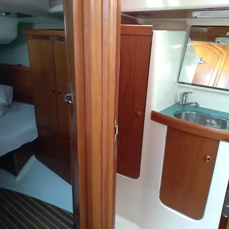 船上ホテル Boat Sun Odyssey 43 - Makarska Ii スプリト